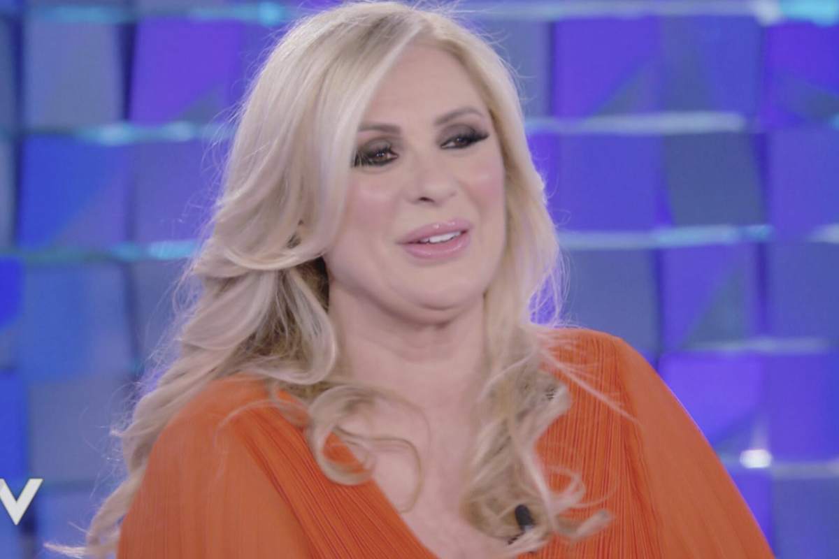 La showgirl, quindi, non è stata ricoverata né visitata per proprie patologie, ma si trovava semplicemente accanto a una persona