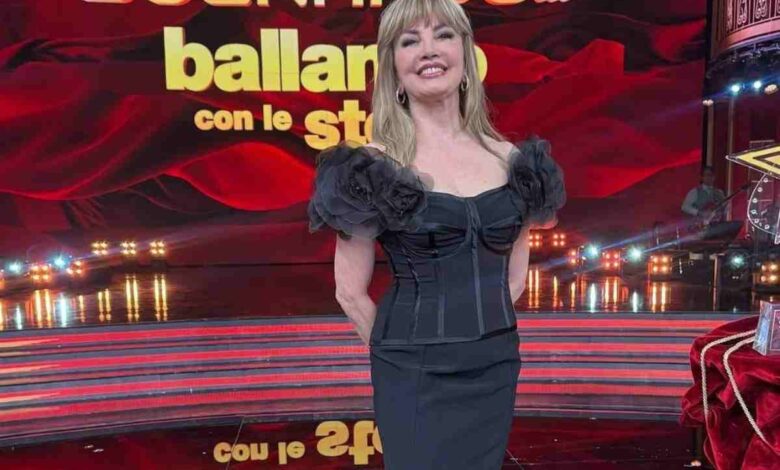 ballando con le stelle milly carlucci presenta il cast