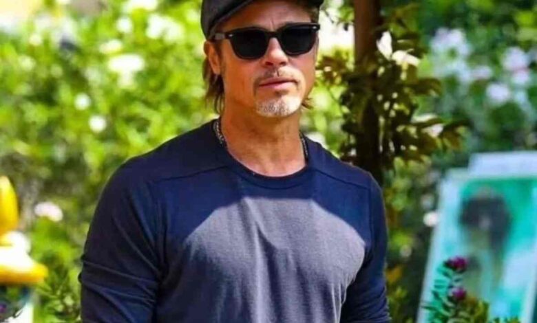 brad pitt approda in Sicilia con il black pearl yatch