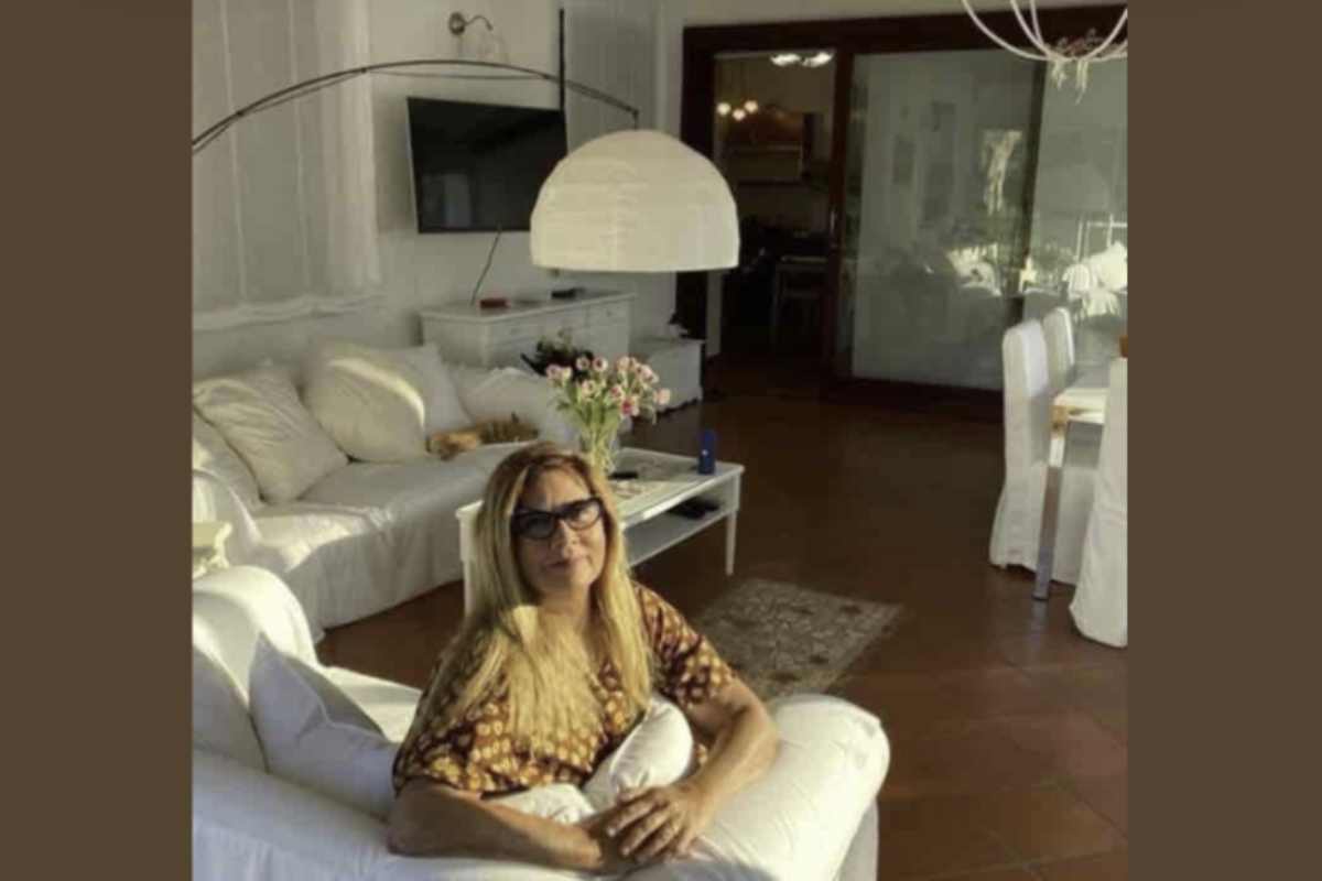 La storia di Romina Power e Albano Carrisi va oltre la semplice relazione sentimentale. I loro brani più iconici, come “Felicità” e “Ci sarà”