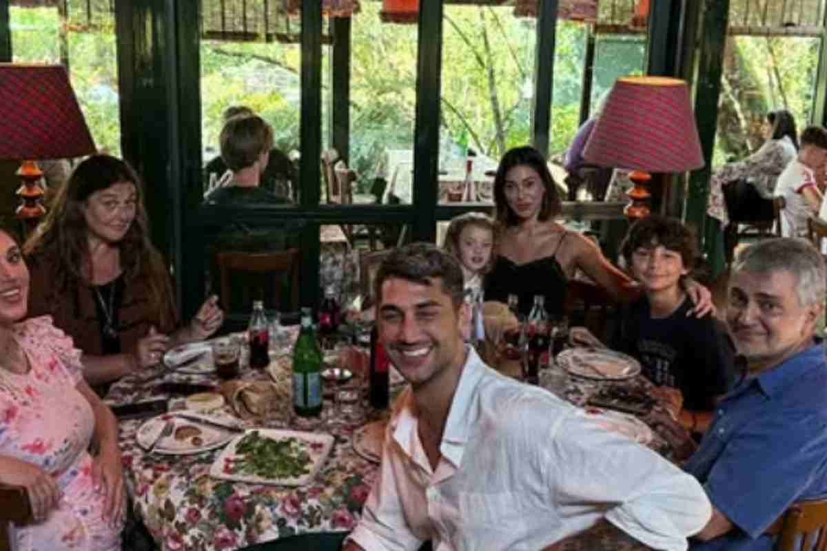 belen fa 41 anni ma al party qualcuno non c'è