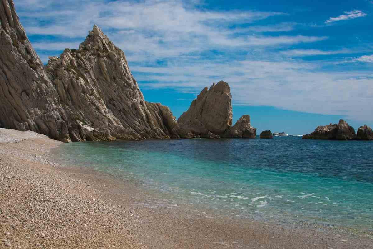 Non solo al sud le spiagge perfette. Scopriamo la costa marchigiana