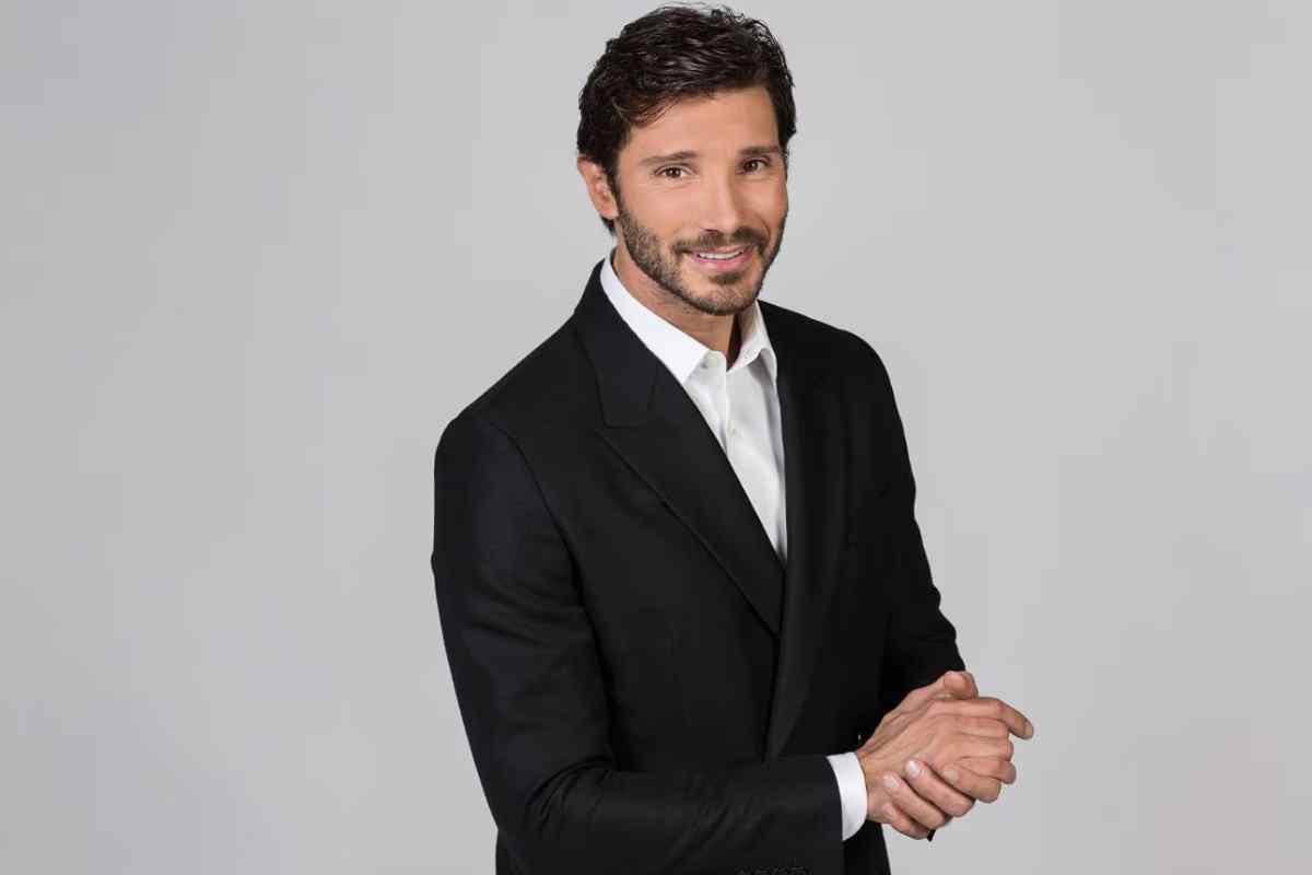 Stefano De Martino dimentica i problemi con Caroline Tronelli