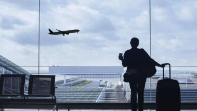 Negli aeroporti moderni, la gestione dei bagagli è affidata a sistemi altamente automatizzati, basati su codici a barre e tag RFID.