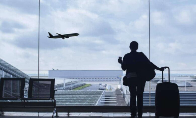 Negli aeroporti moderni, la gestione dei bagagli è affidata a sistemi altamente automatizzati, basati su codici a barre e tag RFID.