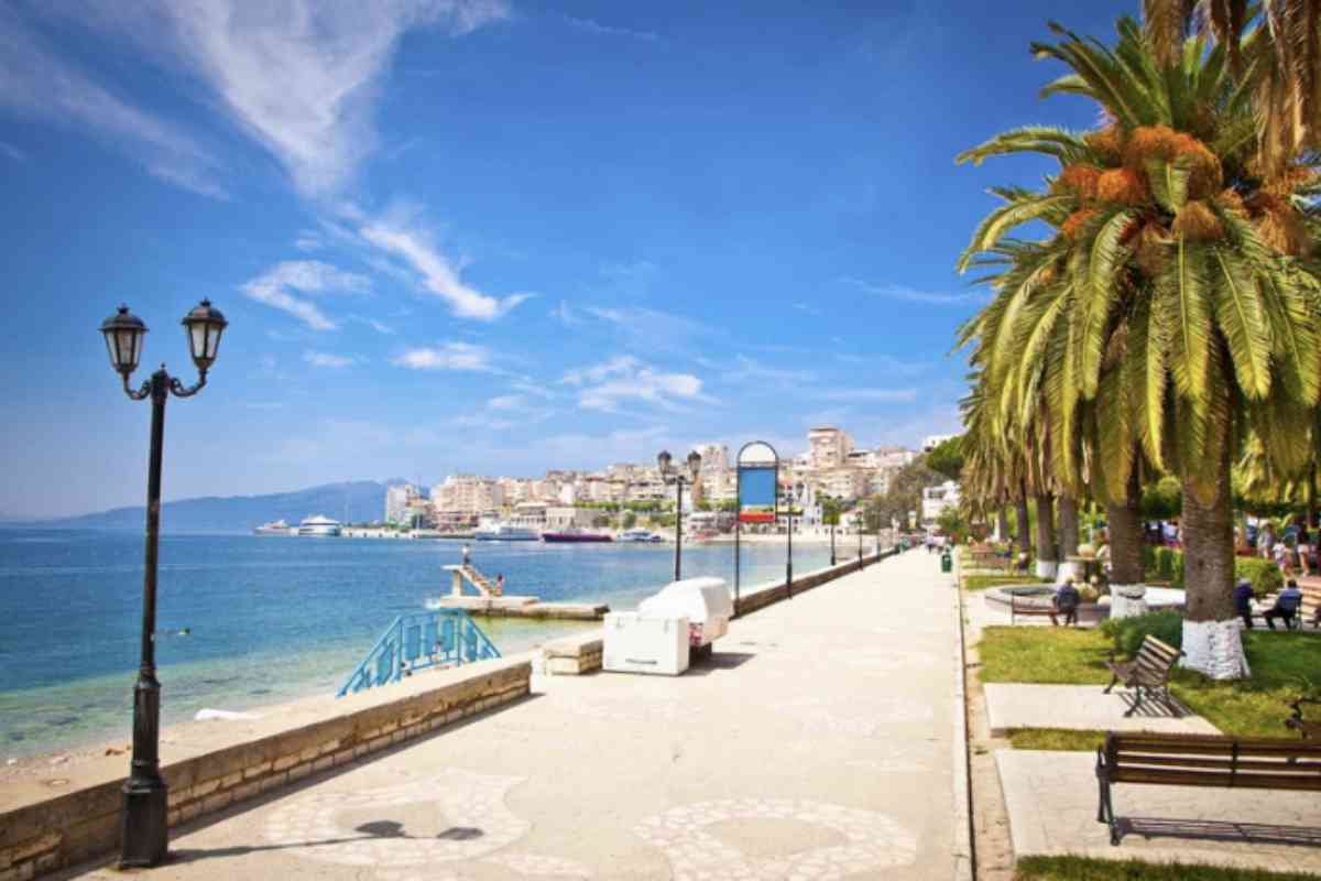 Oltre alla Tunisia, paesi come l’Albania, la Grecia e il Marocco si confermano tra le destinazioni più gettonate per chi desidera trasferirsi e vivere con un budget contenuto.