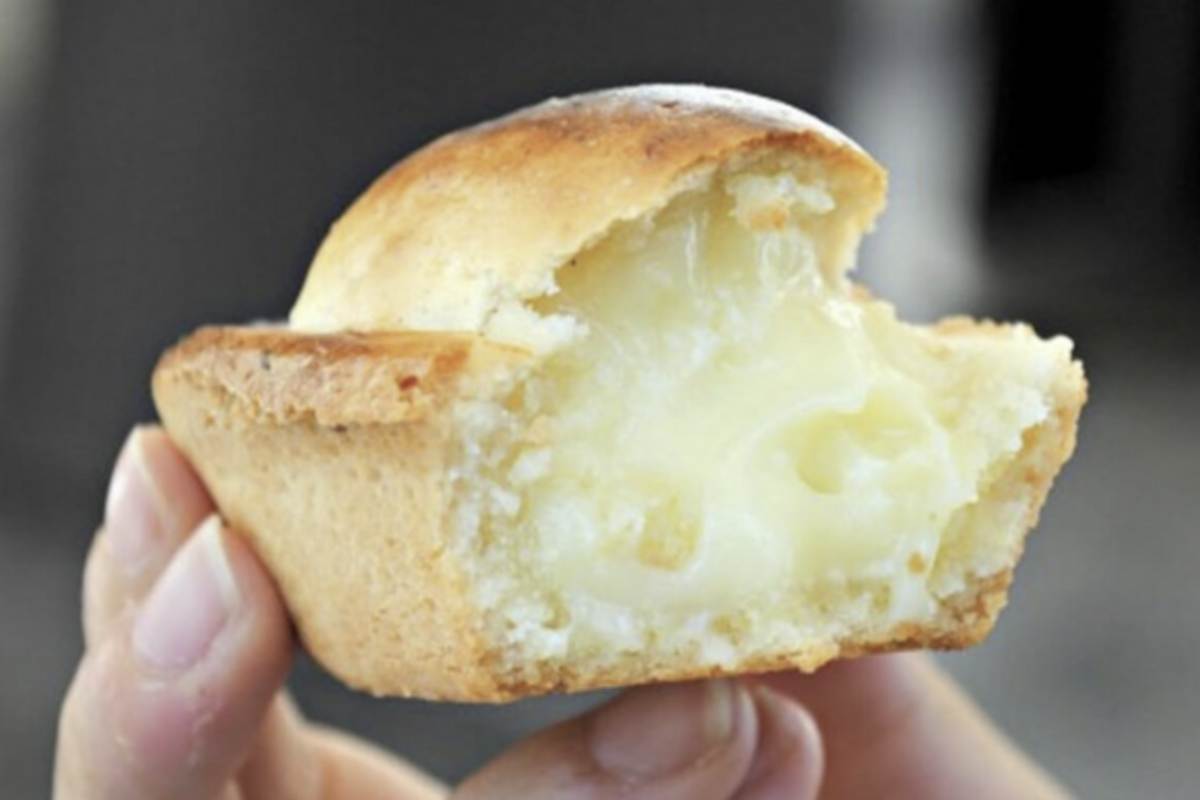 Se il pasticciotto leccese mantiene la sua forma classica ovale e il ripieno tradizionale di crema pasticcera, nel tempo sono nate diverse varianti