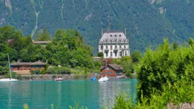 scopri il borgo di pietra sul lago in toscana: l'isola santa