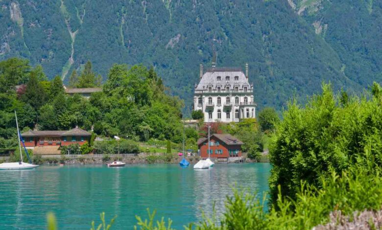scopri il borgo di pietra sul lago in toscana: l'isola santa